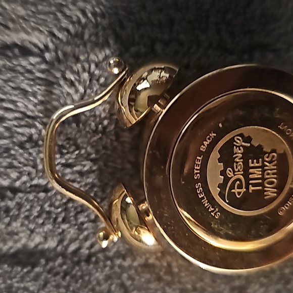 VINTAGE MINIATURE DISNEY GOLD DESIGN DESK CLOCK  COLLECTIBLE TESTED - Picture 4 of 6